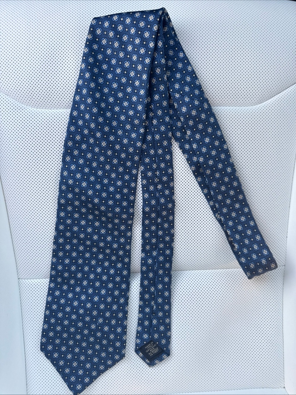 Banana Republic 100% Silk Tie Made in Italy Blue Geometric Designer Mens Tie
